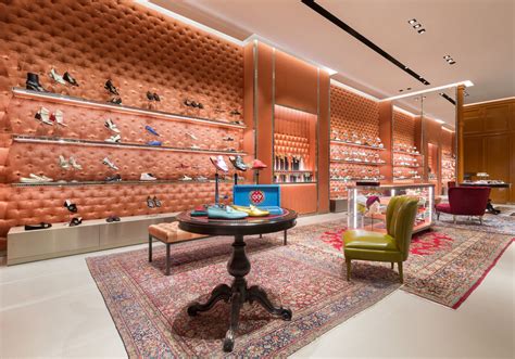 gucci store in dubai